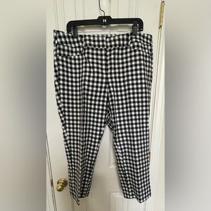 “LOFT” black and white checkered “Marisa” cropped pant - Size: 14P